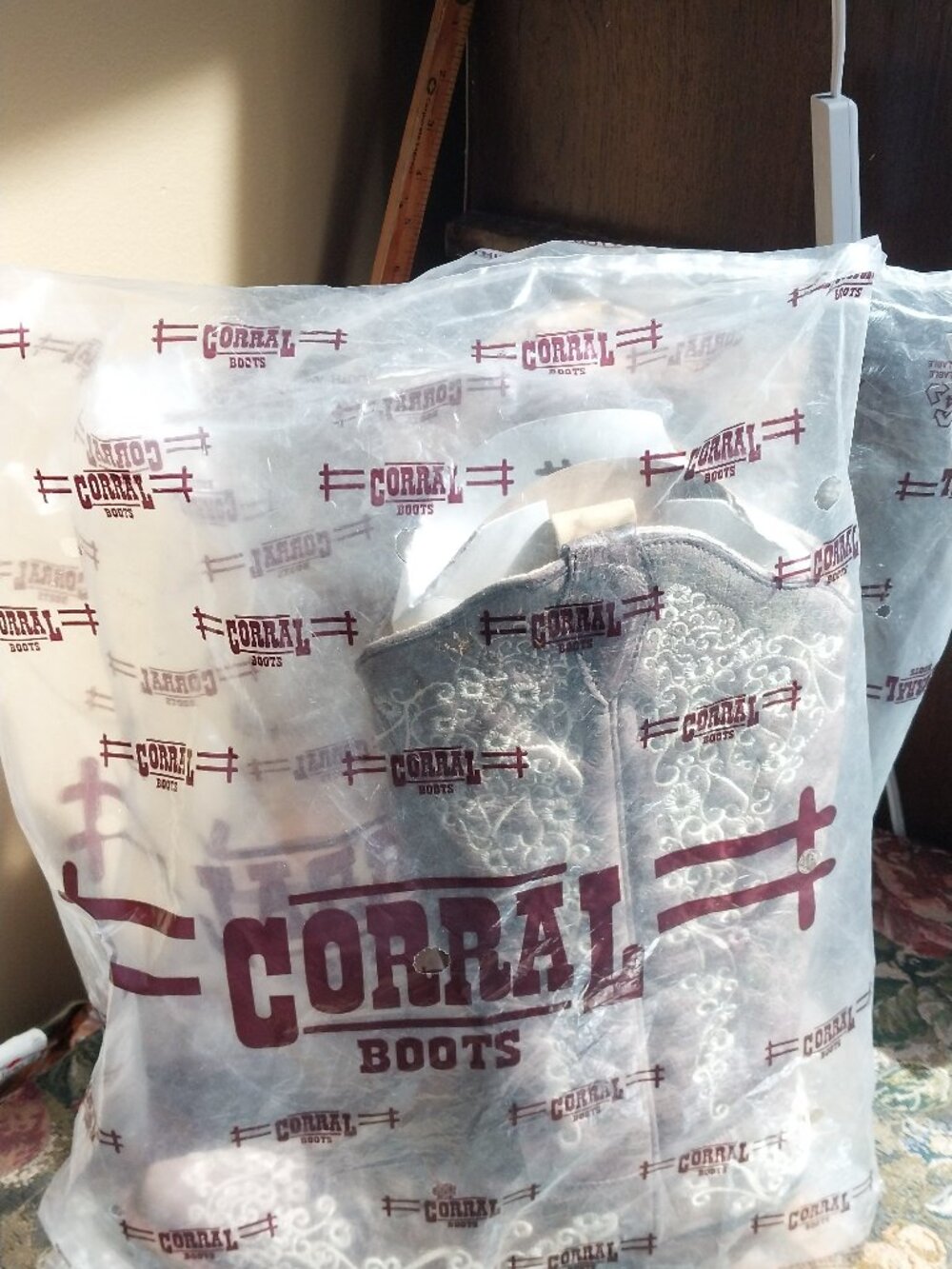 WOMAN'S CORRAL COWBOY BOOTS
